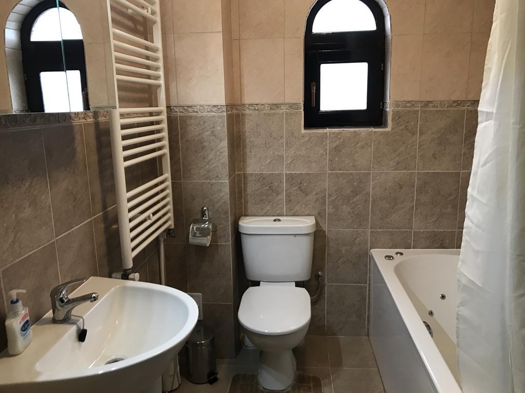The Castle Apartment Gura Humorului Chambre photo