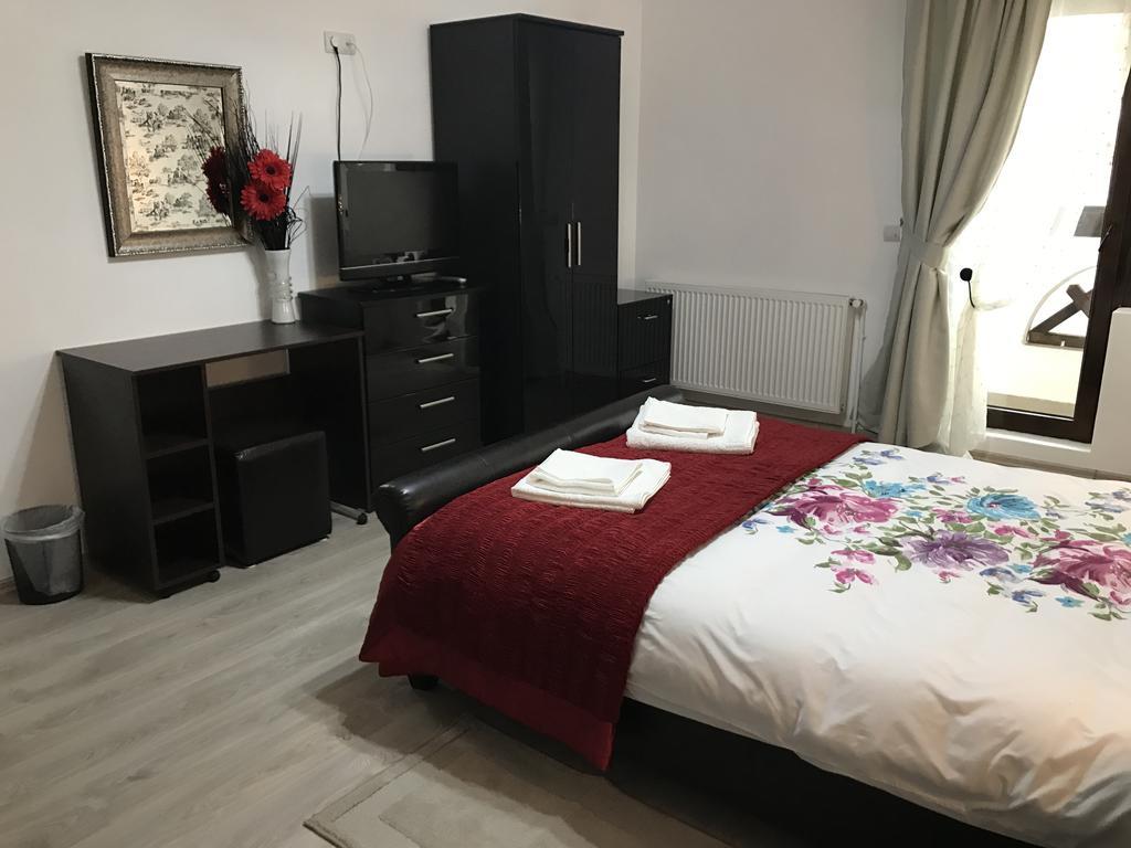The Castle Apartment Gura Humorului Chambre photo